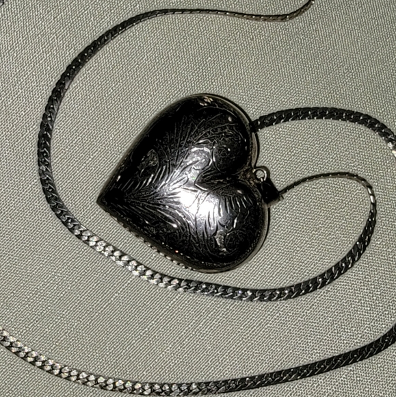 Large Puffed Heart Vintage Sterling Silver 925 Engraved Swirl Pendant Necklace - Picture 3 of 10